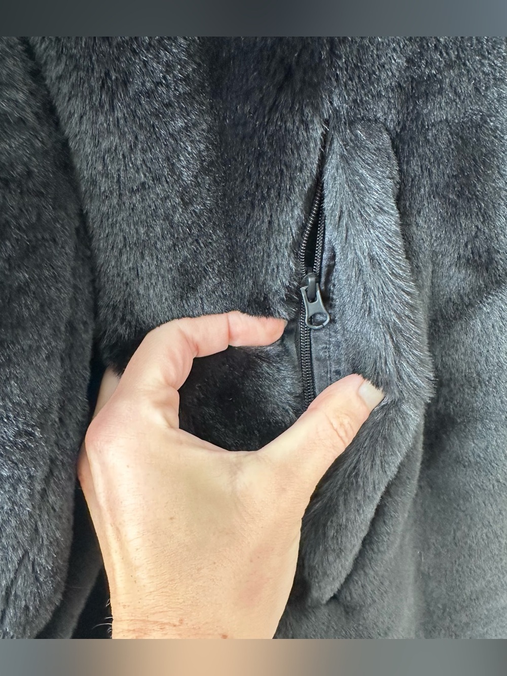 Alo Yoga Oversized Black Faux Fur
Trench Coat SZ XS - Picture 7 of 8